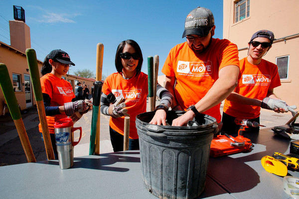 UTEP Students Cleaning