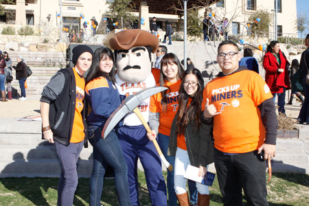 Students at Orande and Blue Day