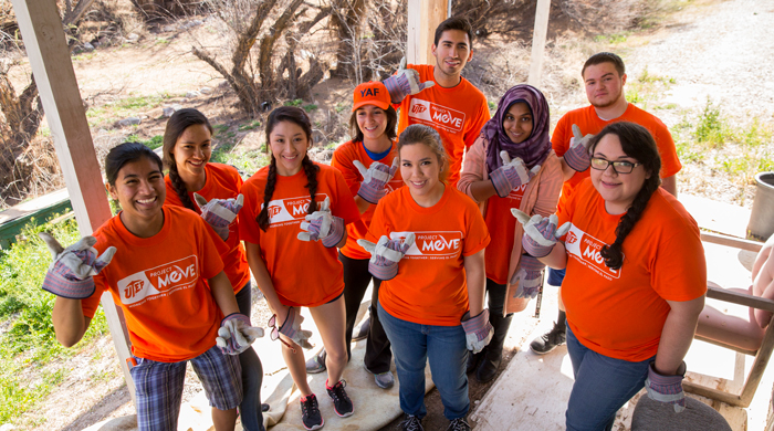 UTEP students at Project Move 