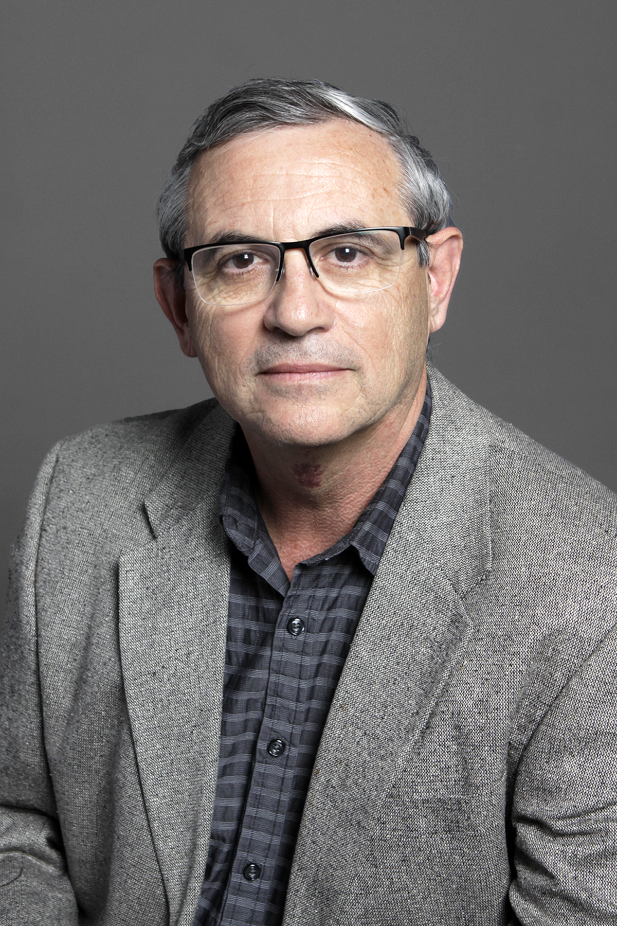 Dr. Luis Carcoba